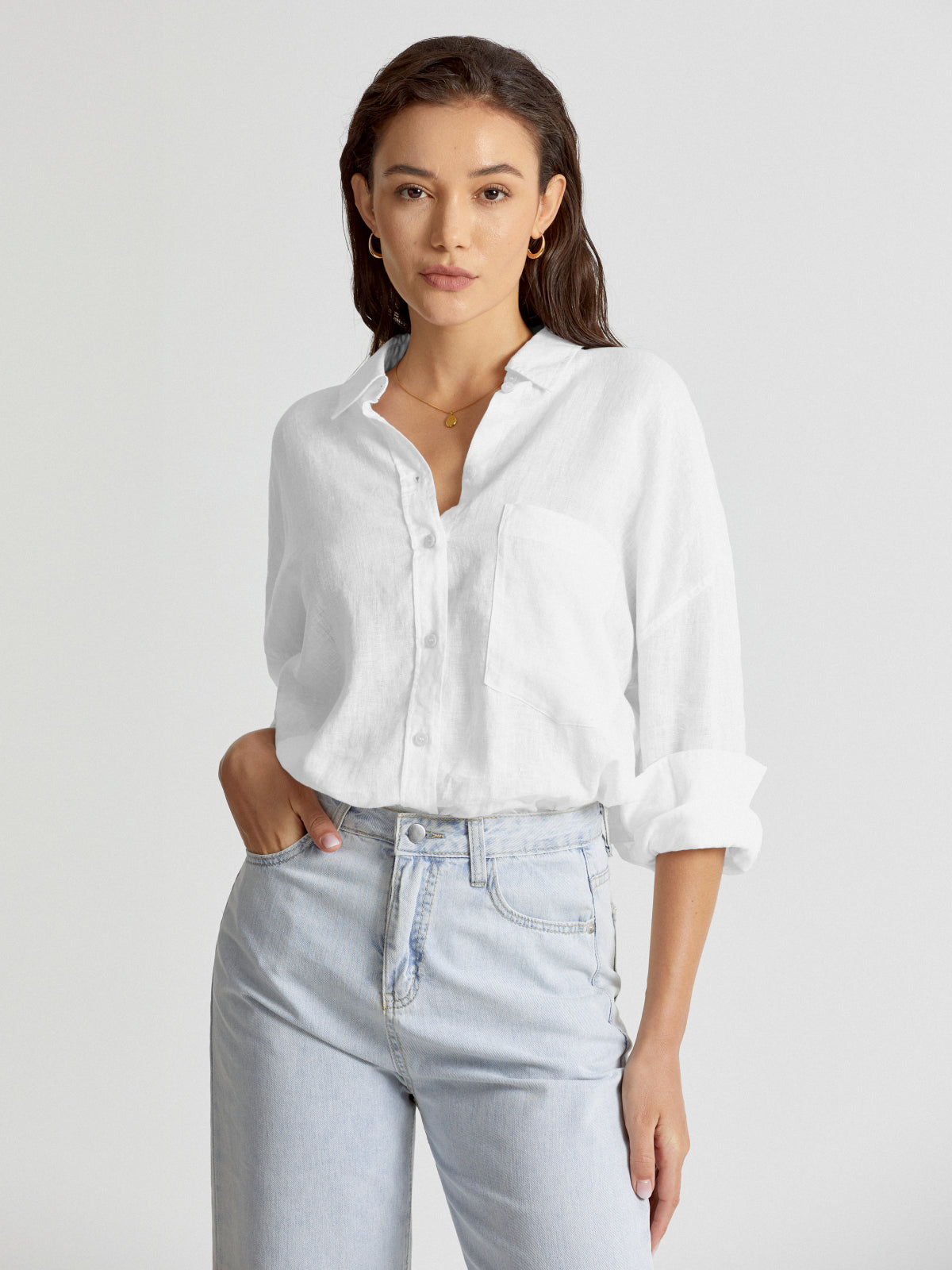 Chemise boutonnée en lin ample à épaules tombantes