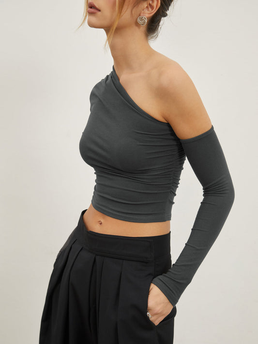 Chemise crop froncée à manches asymétriques