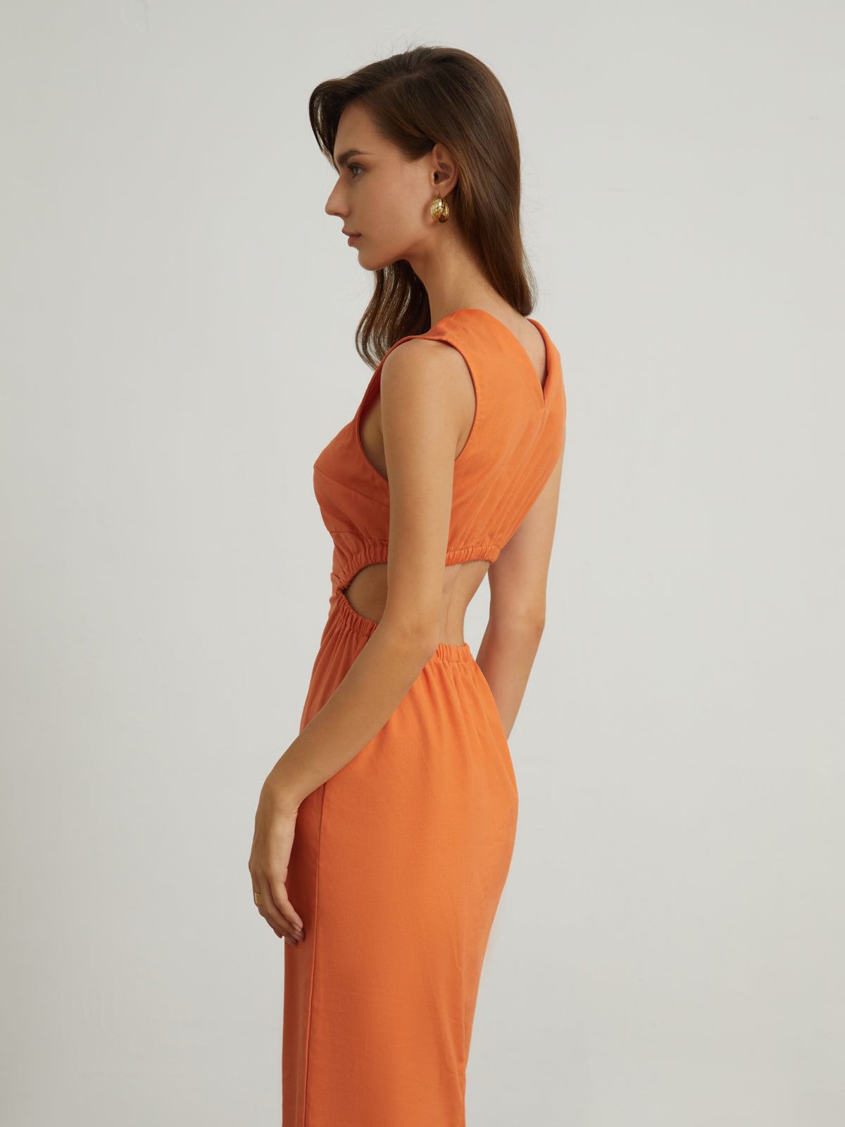 Robe midi en lin avec découpe dans le dos
