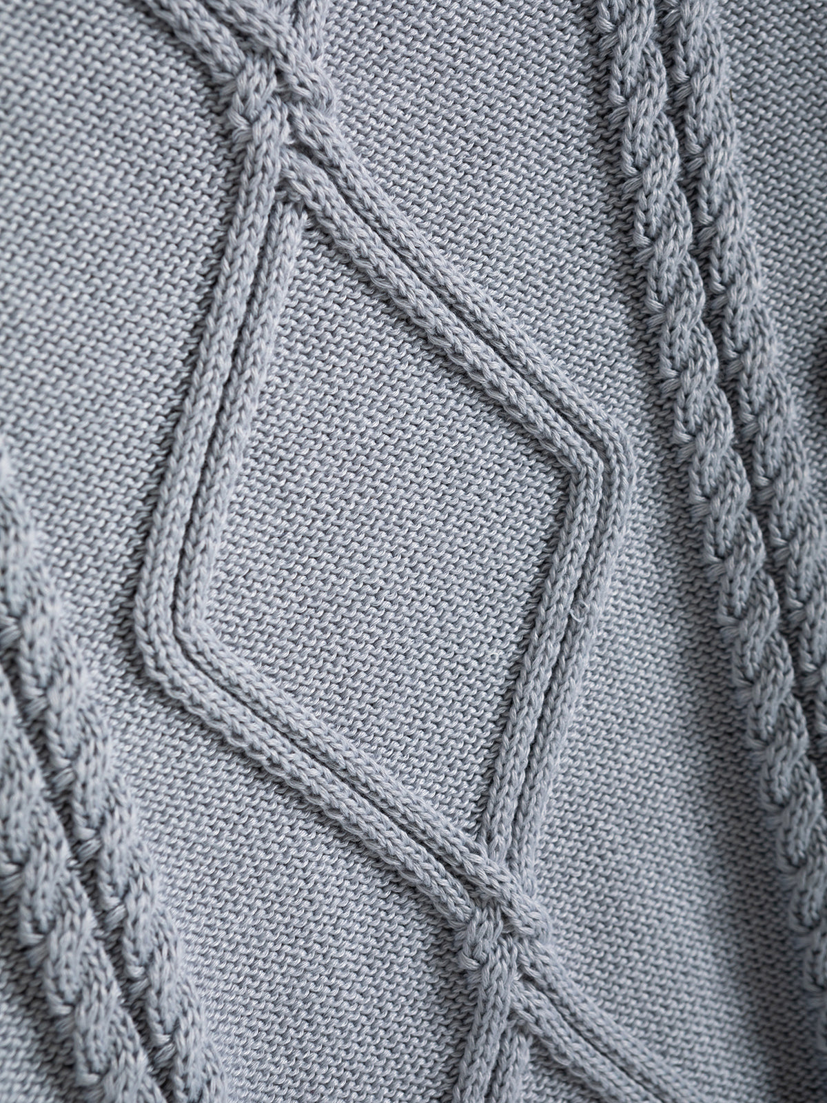 Pull en tricot câblé