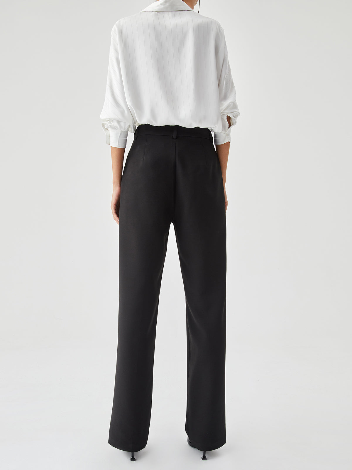Pantalon court plissé à jambe droite