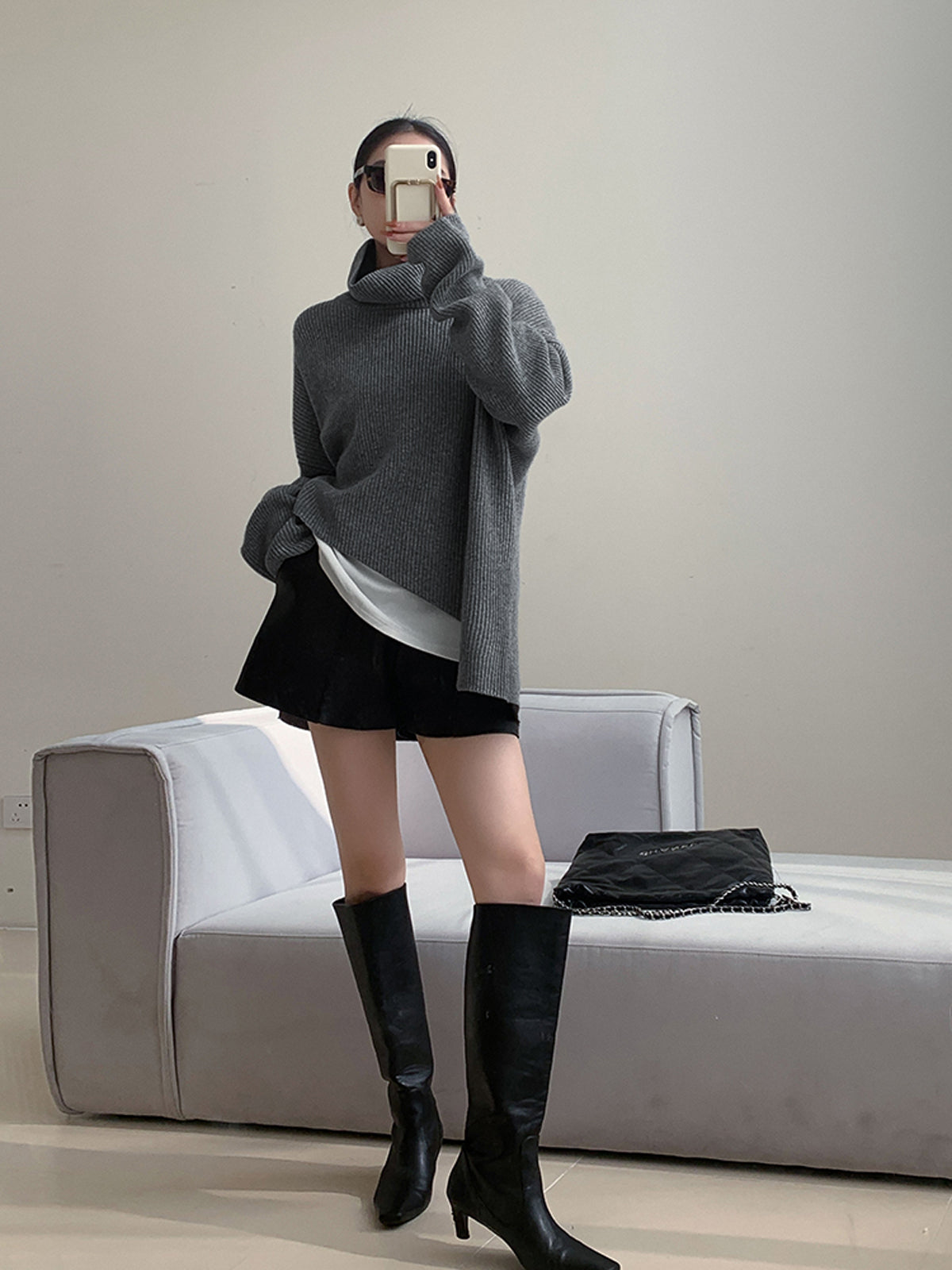 Pull surdimensionné à col roulé asymétrique