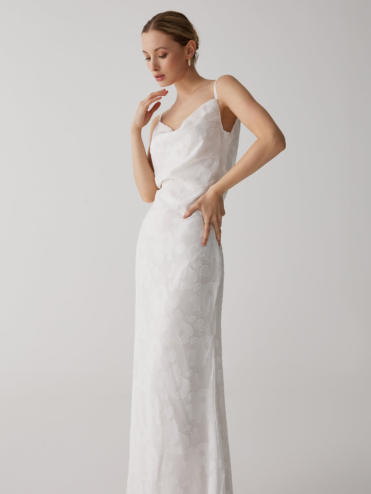 Robe longue à dos ouvert en jacquard floral