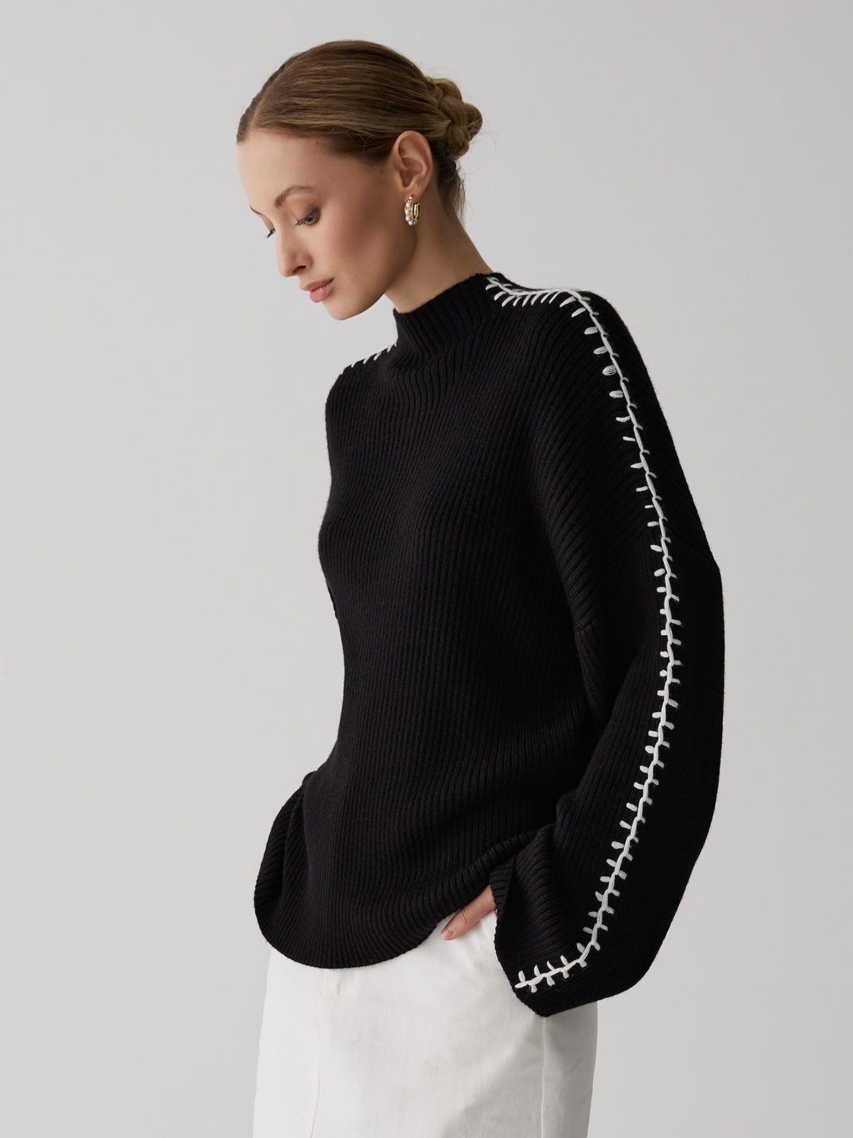 Pull à col montant en tricot contrastant