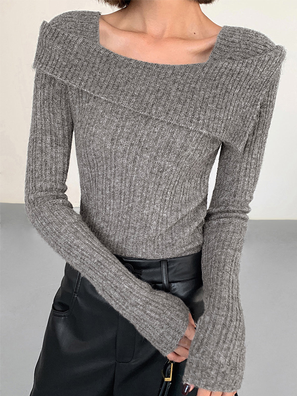 Haut en tricot à manches longues à encolure carrée asymétrique surplissée