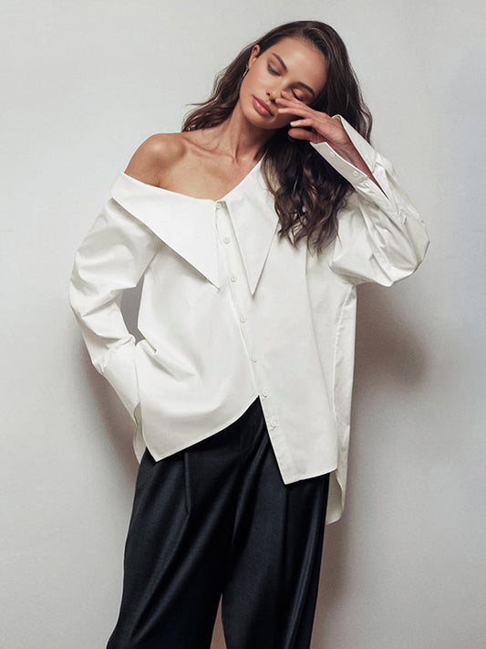 Chemise à épaule asymétrique dénudée