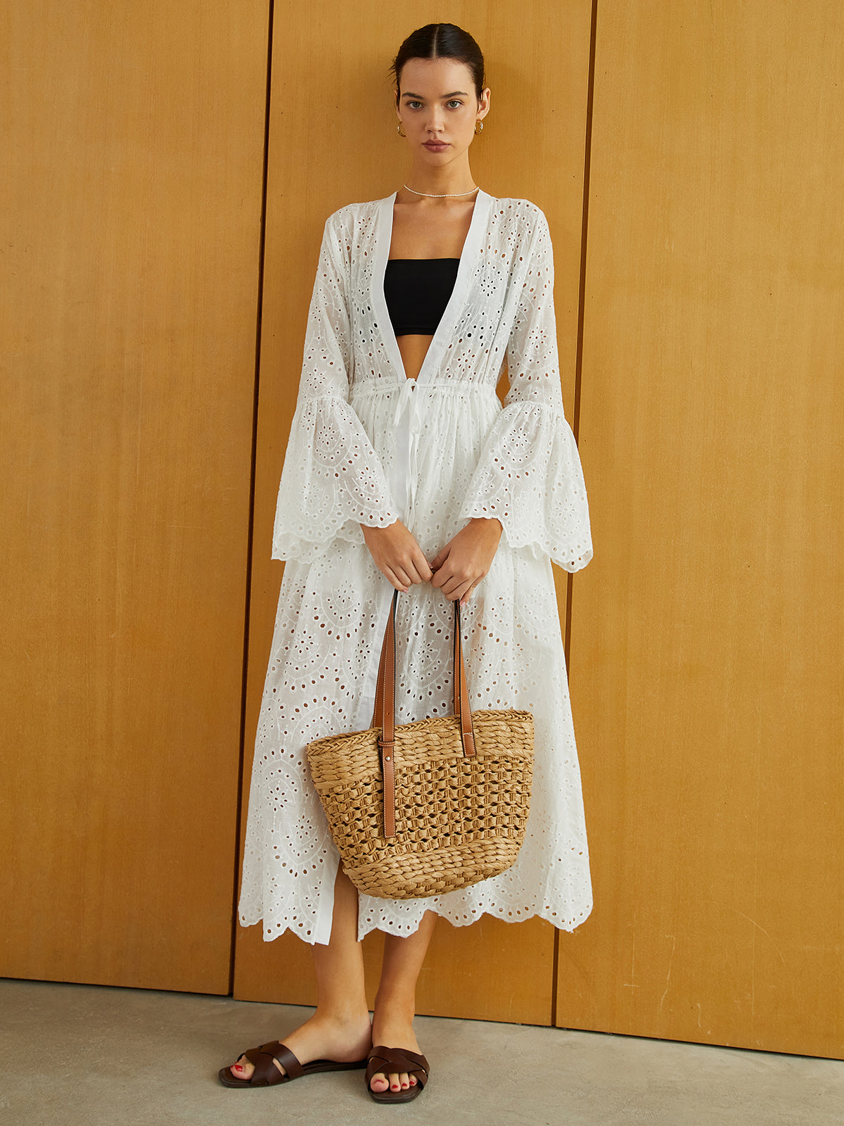 Robe midi à détail de broderie à ourlet volanté