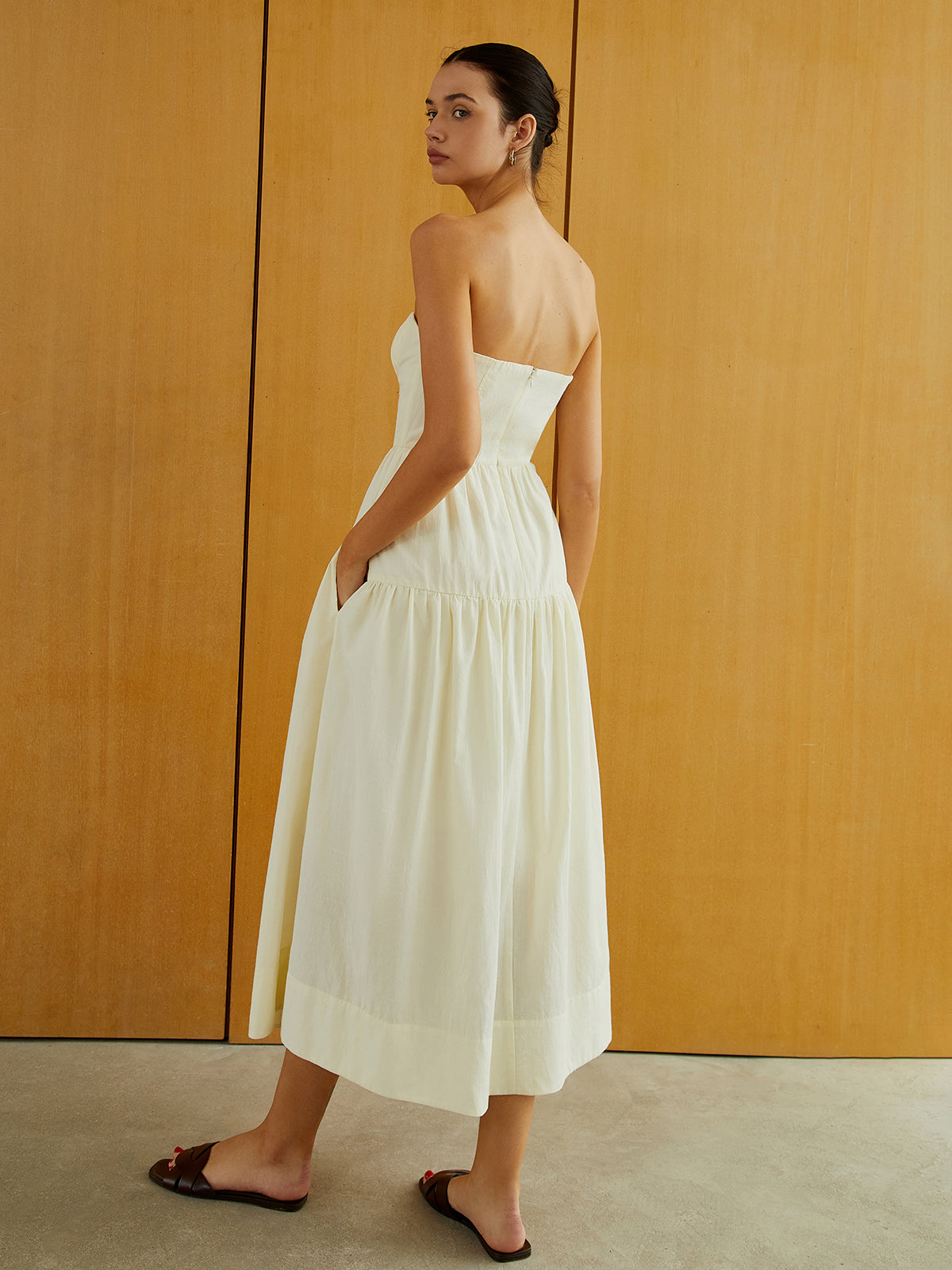 Robe midi plissée à fermeture éclair crémeuse