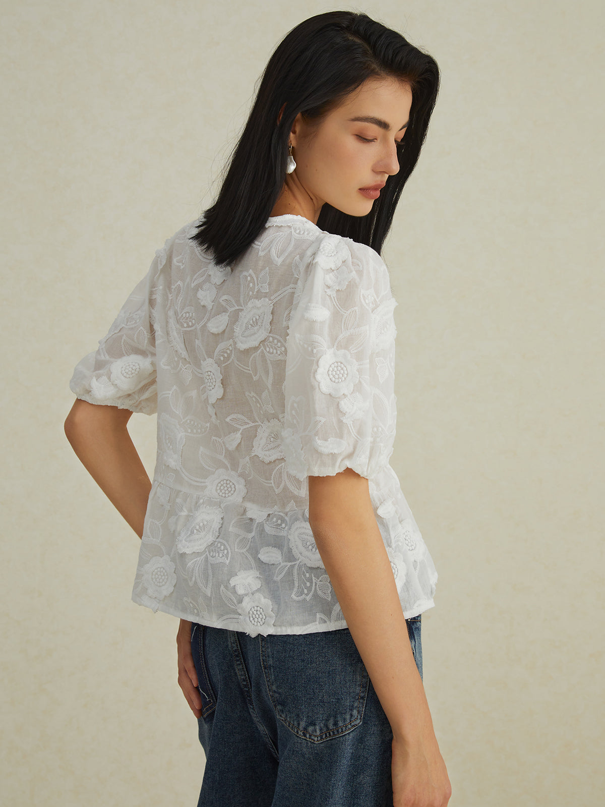 Chemise à manches bouffantes nouées à motif floral