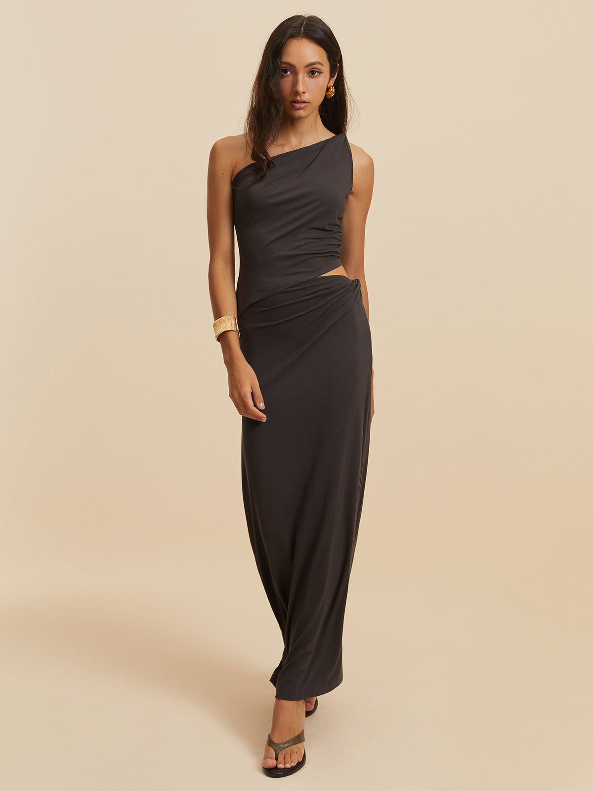 Robe sans manches à découpe asymétrique