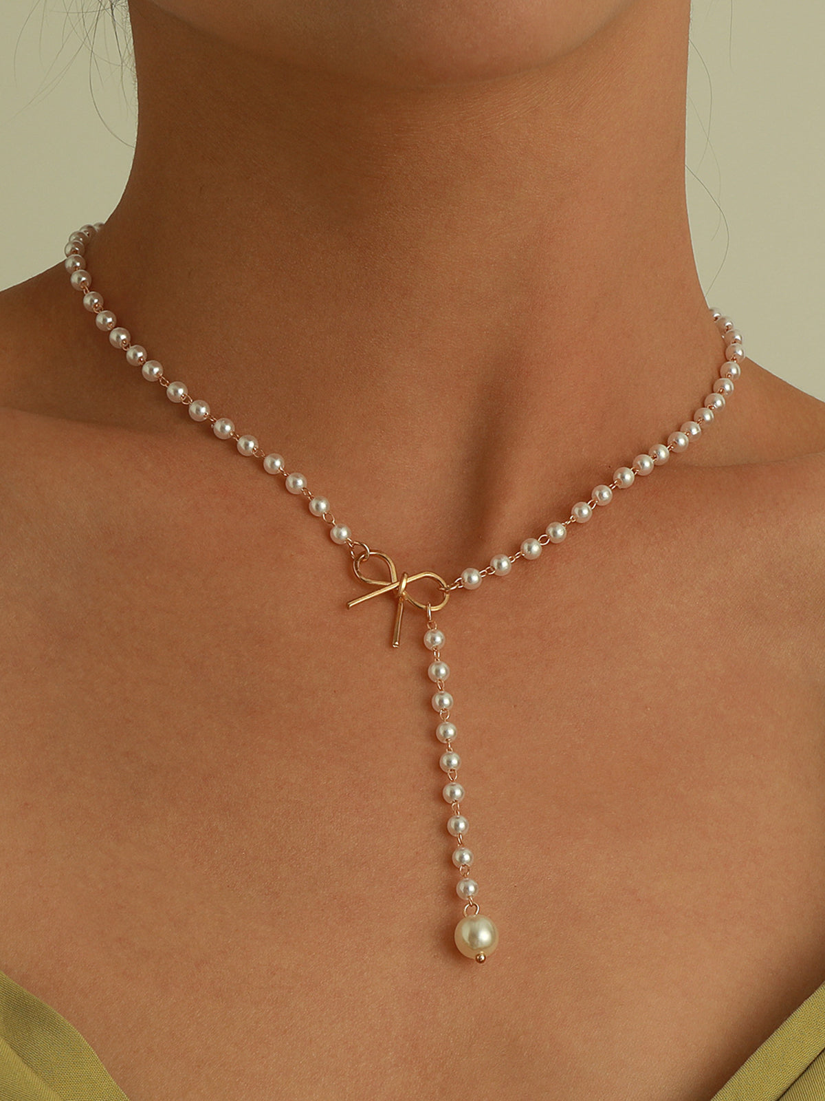 Collier pendentif nœud en perle